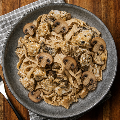 Spinach fettuccine with chicken stroganoff